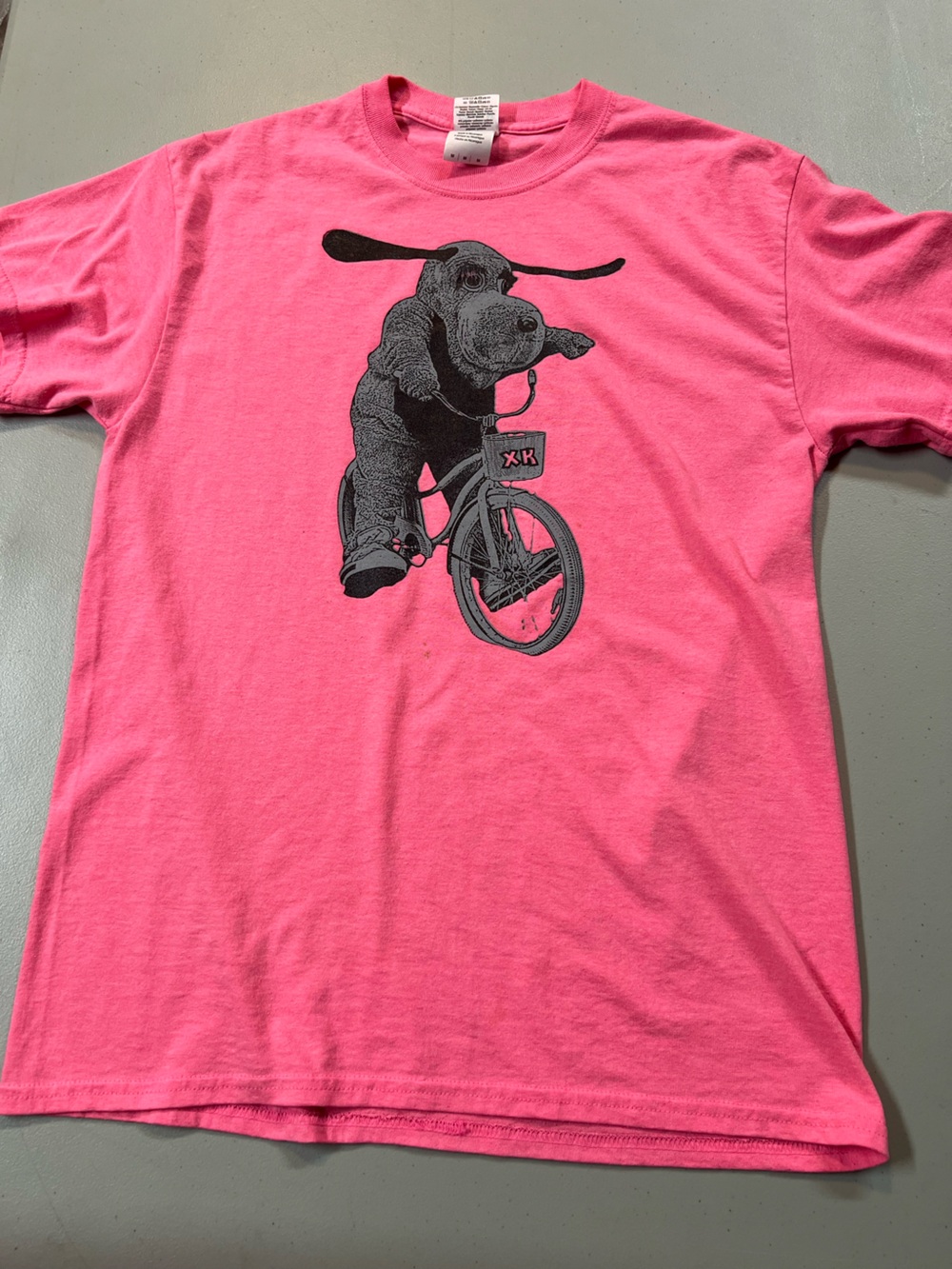 Dog Riding Bicycle Graphic T-Shirt Pink Heavy Cotton Size Medium